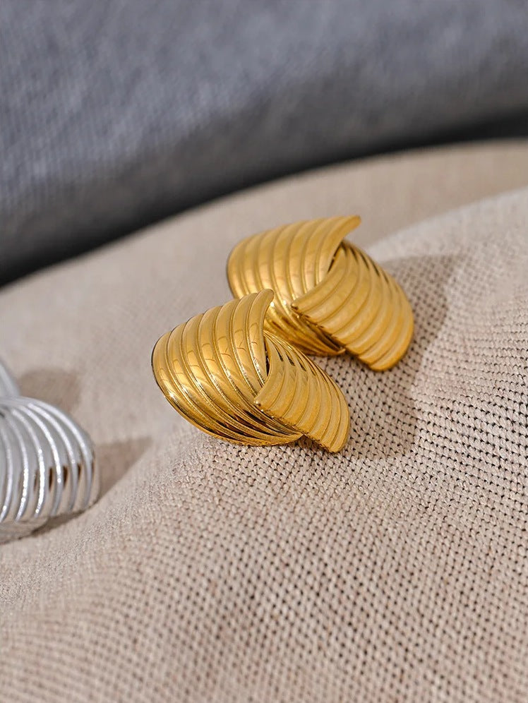 Stud earrings with ribbed loops, worn, second image – Charmhabit