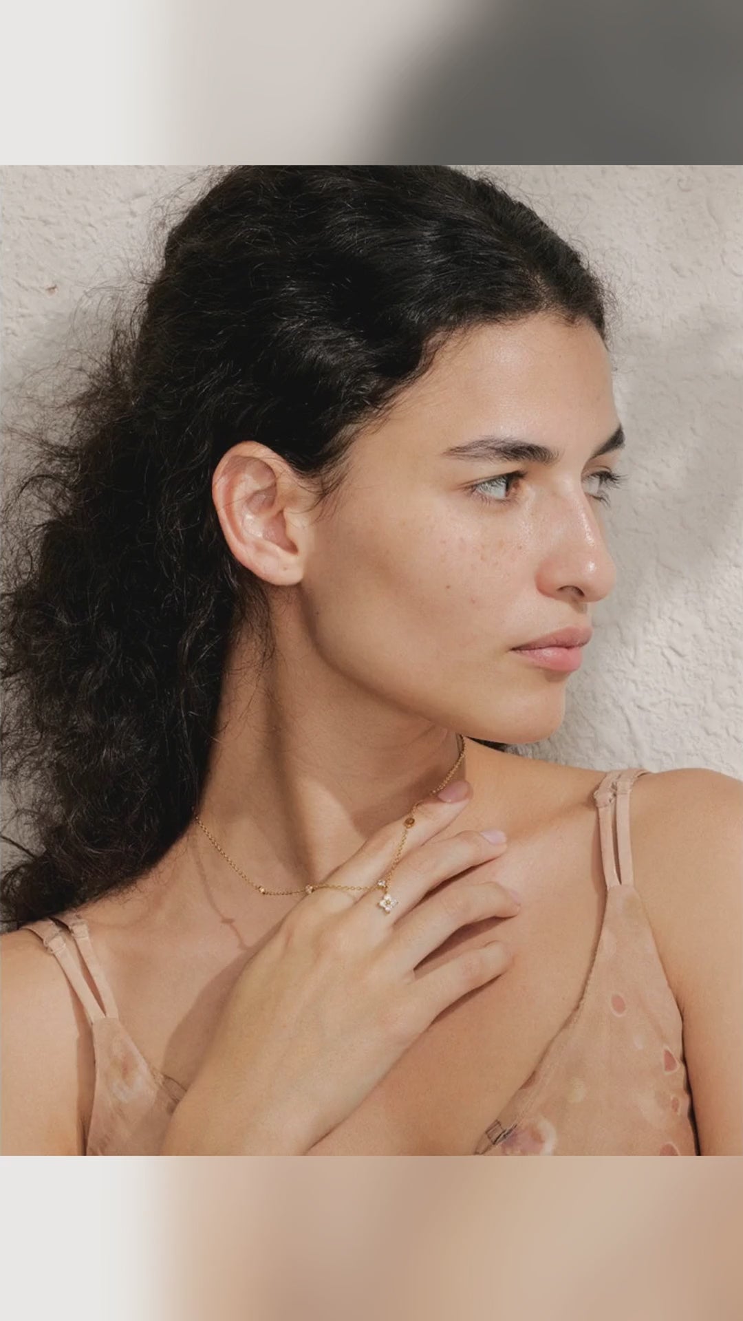 ketting-met-zirkonia-bloemhanger