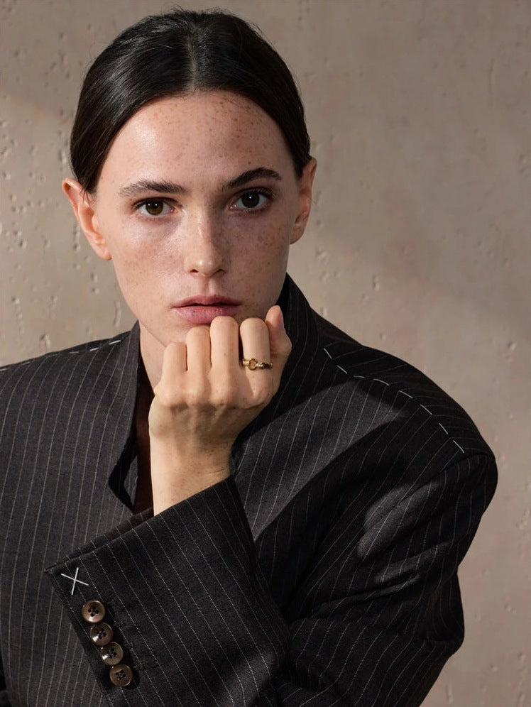 Chain-style ring with a circle and cubic zirconia, worn – Charmhabit