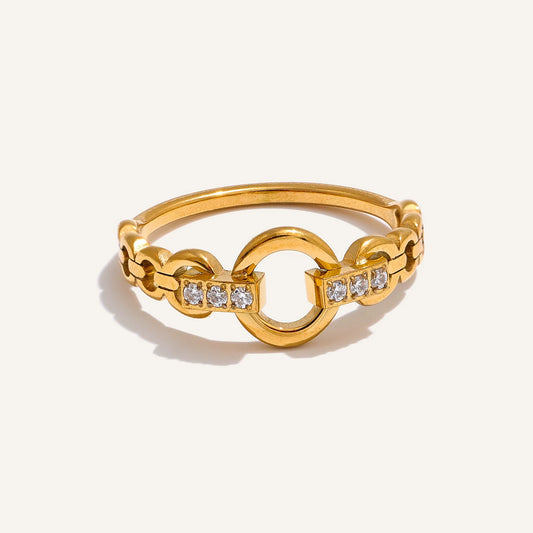 Chain-style ring with a circle and cubic zirconia, gold tone, on a light background – Charmhabit
