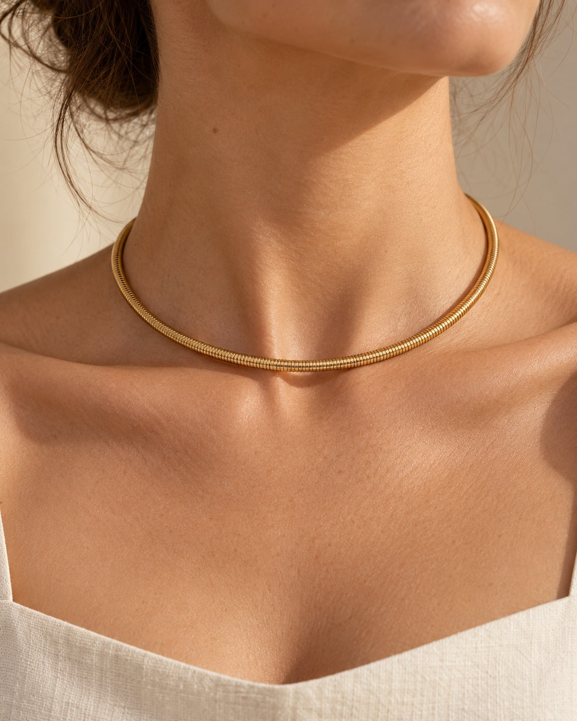 Rigid collar necklace in gold, gold tone, worn – Charmhabit