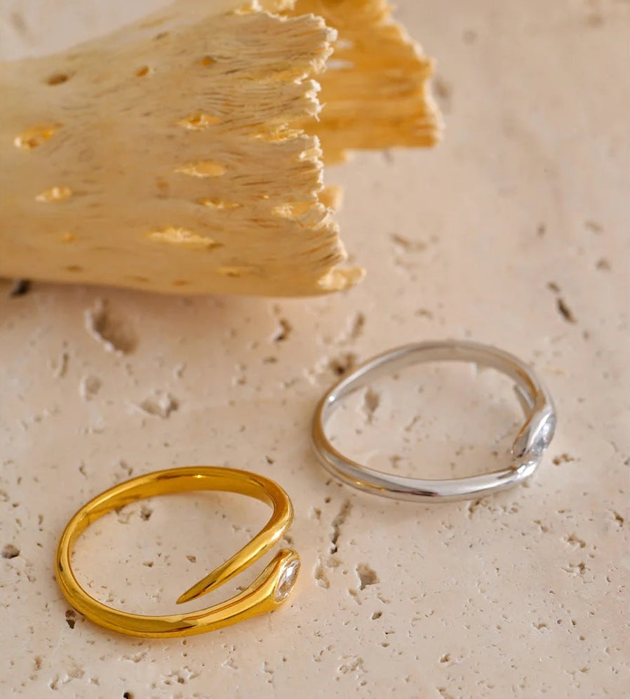 Bague réglable avec zircon, versions dorée et argentée réunies sur une pierre – Charmhabit