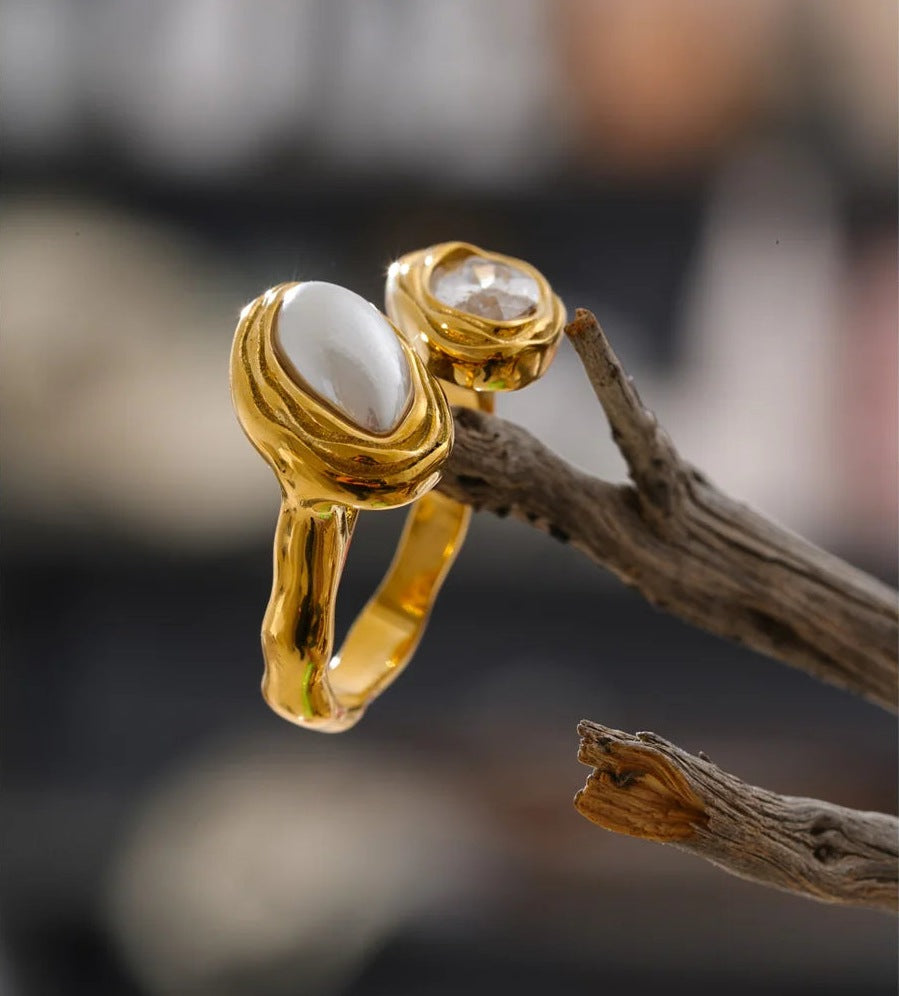Bague ajustable avec œil de tigre ou perle et zircon, version perle sur une branche – Charmhabit