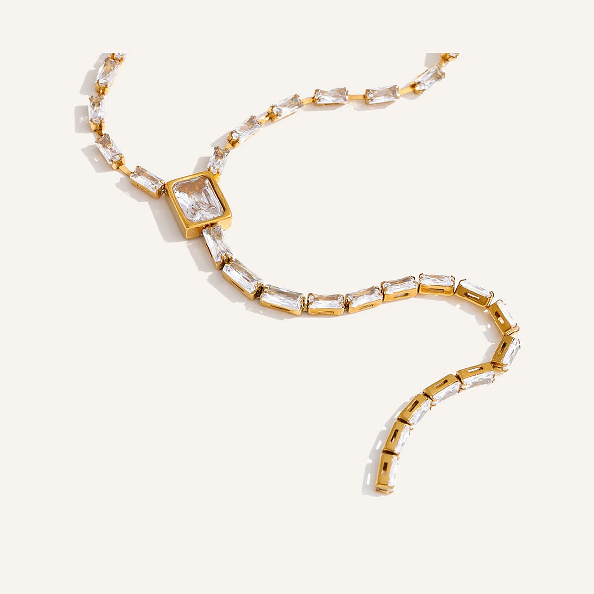 Collier en Y avec goutte de zircon, coloris doré – Charmhabit