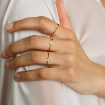 Initialenring met geboortesteen