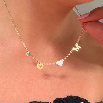 Hartjesketting met initiaal en geboortesteen